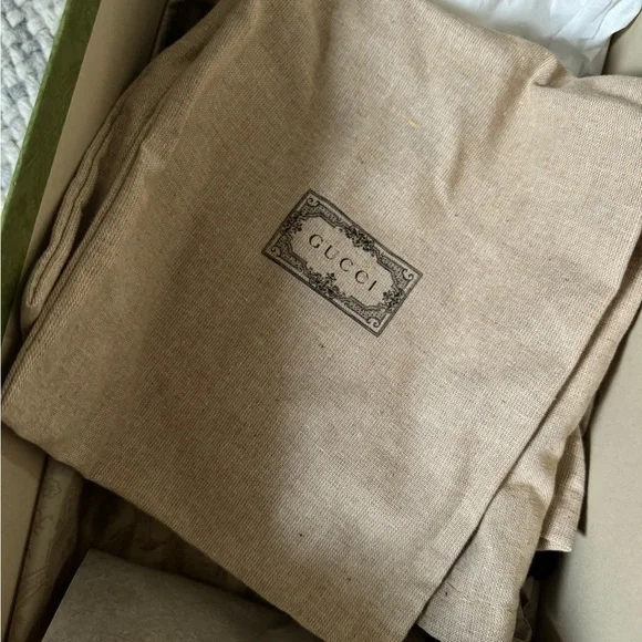 Gucci MEN’S Cream Sneakers - Picture 8 of 9